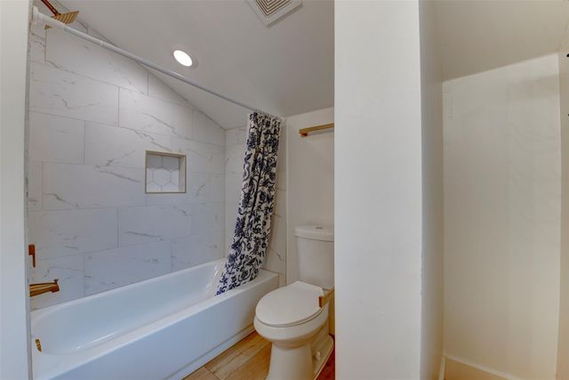 2406 Blue Water Lane, Houston, TX 77018