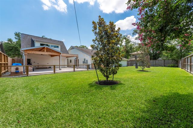 2406 Blue Water Lane, Houston, TX 77018