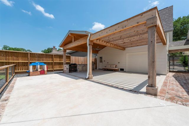 2406 Blue Water Lane, Houston, TX 77018