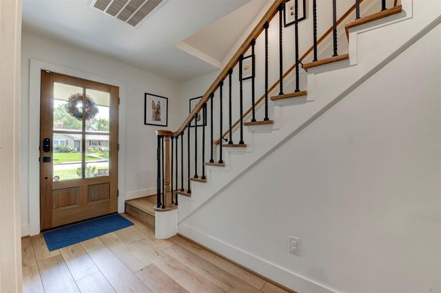 2406 Blue Water Lane, Houston, TX 77018