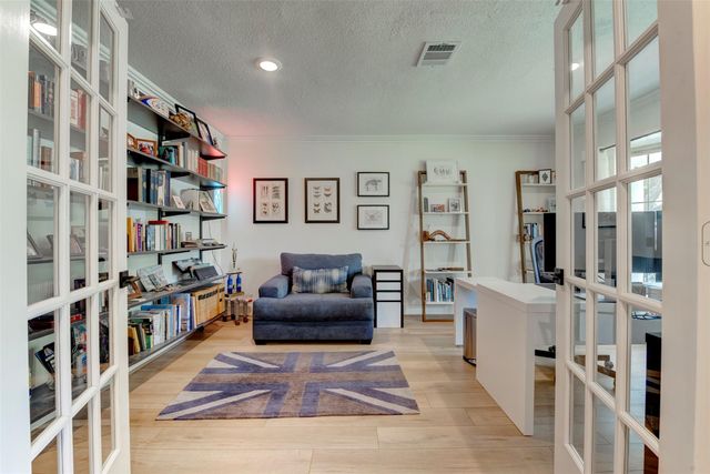 2406 Blue Water Lane, Houston, TX 77018