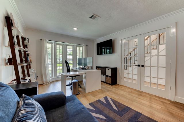 2406 Blue Water Lane, Houston, TX 77018