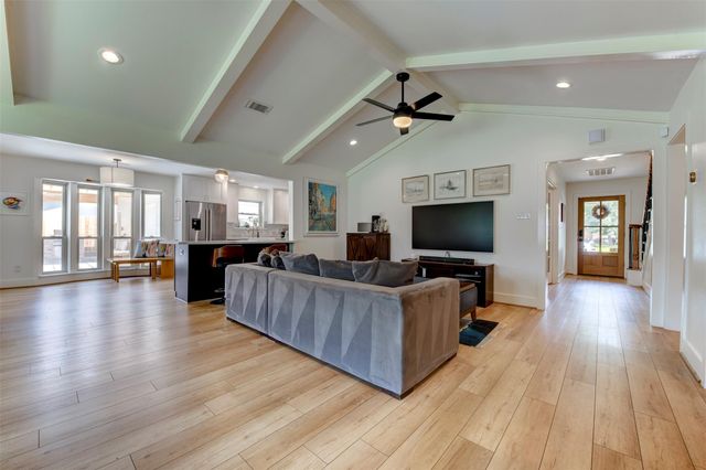 2406 Blue Water Lane, Houston, TX 77018