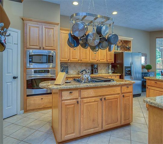 22 Villa Canyon Place, The Woodlands, TX 77382
