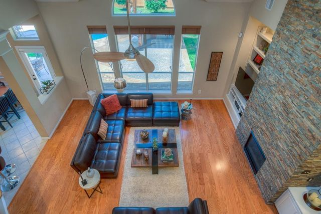22 Villa Canyon Place, The Woodlands, TX 77382