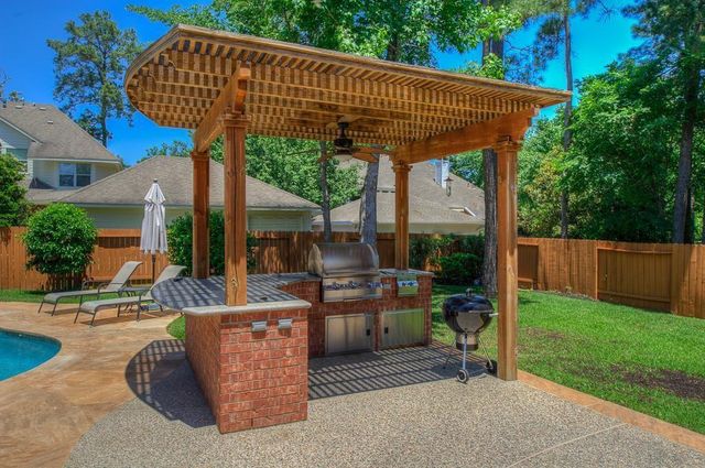 22 Villa Canyon Place, The Woodlands, TX 77382