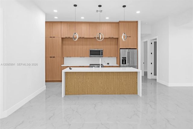 2415 NE 22nd Place, Cape Coral, FL 33909