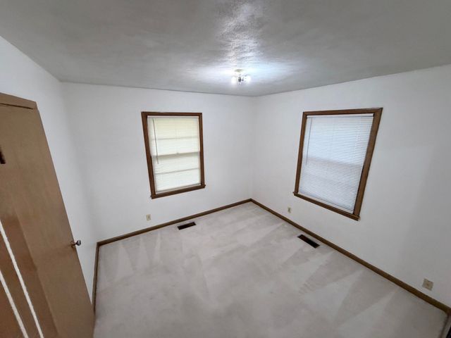 500 W Crestview Street, Springfield, MO 65807