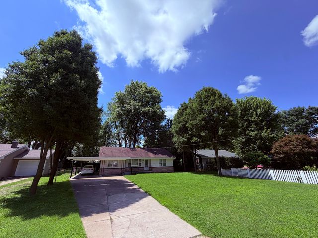 500 W Crestview Street, Springfield, MO 65807