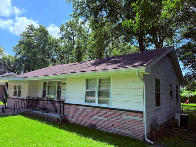 500 W Crestview Street, Springfield, MO 65807