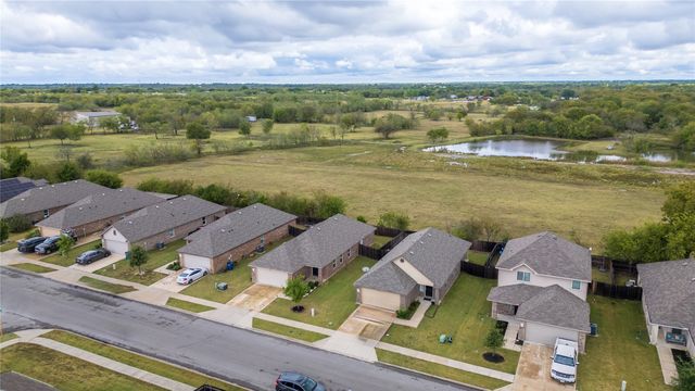 3308 Robin Road, Ennis, TX 75119