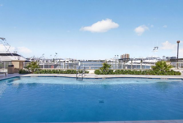 182 Lake Drive 5-301, Palm Beach Shores, FL 33404