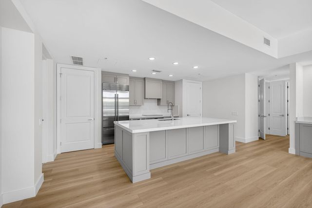 182 Lake Drive 5-301, Palm Beach Shores, FL 33404