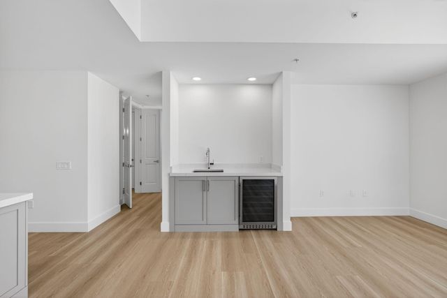 182 Lake Drive 5-301, Palm Beach Shores, FL 33404