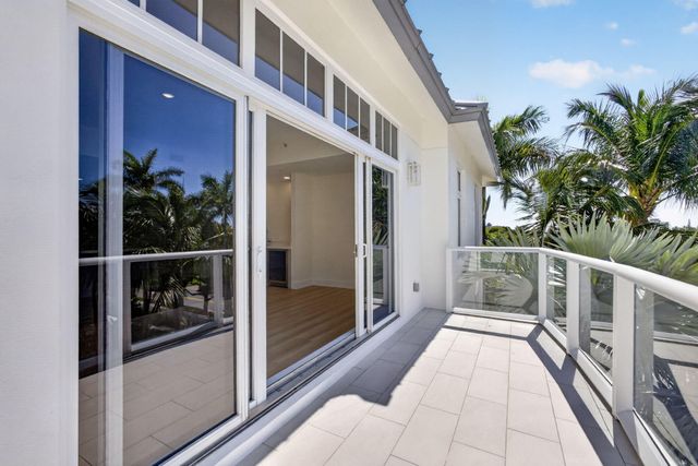 182 Lake Drive 5-301, Palm Beach Shores, FL 33404