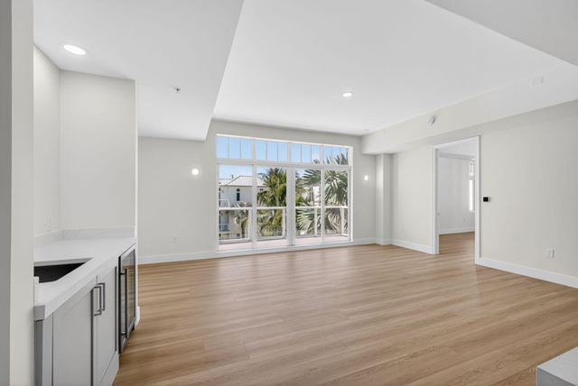 182 Lake Drive 5-301, Palm Beach Shores, FL 33404