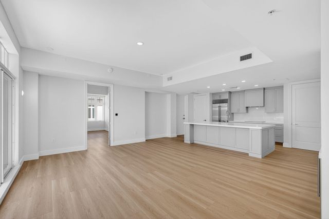 182 Lake Drive 5-301, Palm Beach Shores, FL 33404