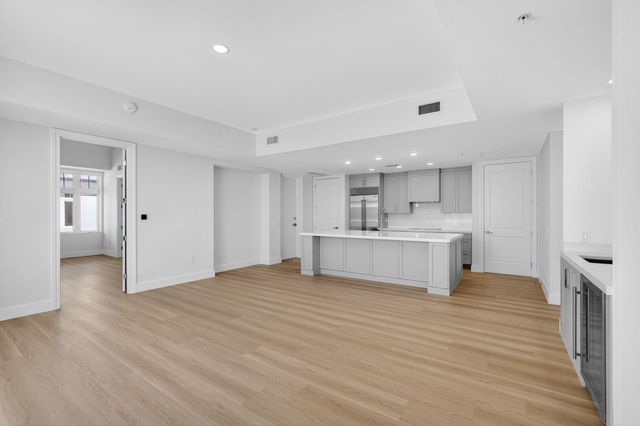 182 Lake Drive 5-301, Palm Beach Shores, FL 33404