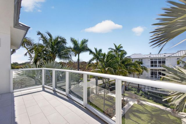 182 Lake Drive 5-301, Palm Beach Shores, FL 33404