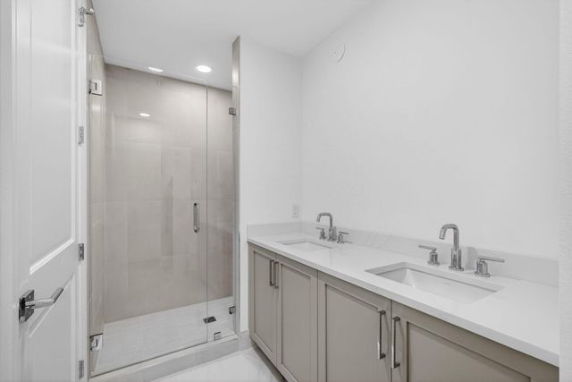 182 Lake Drive 5-301, Palm Beach Shores, FL 33404