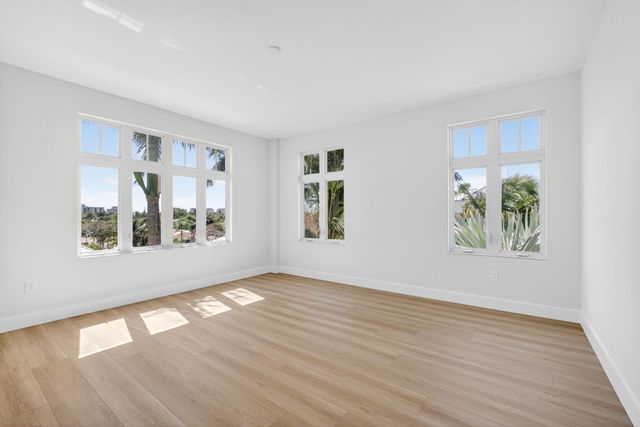 182 Lake Drive 5-301, Palm Beach Shores, FL 33404