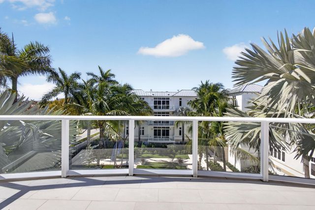 182 Lake Drive 5-301, Palm Beach Shores, FL 33404