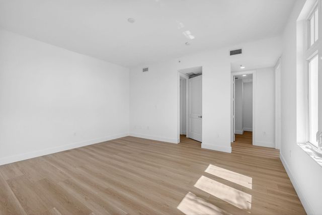 182 Lake Drive 5-301, Palm Beach Shores, FL 33404