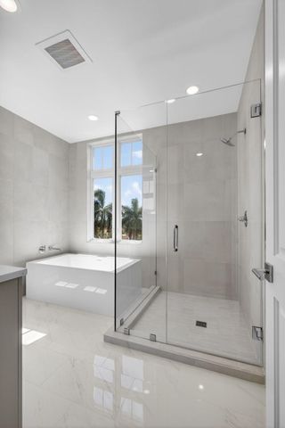 182 Lake Drive 5-301, Palm Beach Shores, FL 33404