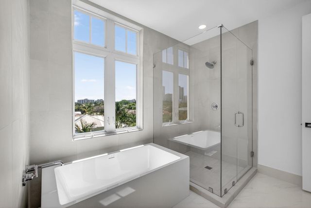 182 Lake Drive 5-301, Palm Beach Shores, FL 33404