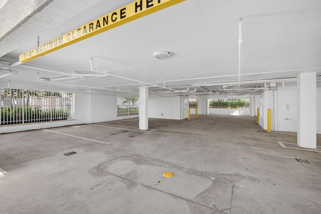 182 Lake Drive 5-301, Palm Beach Shores, FL 33404