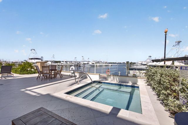 182 Lake Drive 5-301, Palm Beach Shores, FL 33404