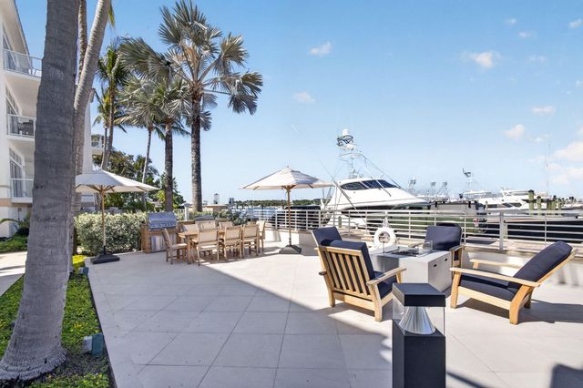 182 Lake Drive 5-301, Palm Beach Shores, FL 33404