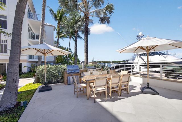 182 Lake Drive 5-301, Palm Beach Shores, FL 33404