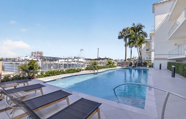 182 Lake Drive 5-301, Palm Beach Shores, FL 33404