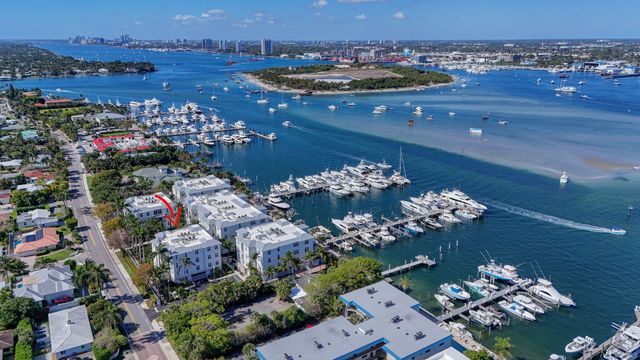 182 Lake Drive 5-301, Palm Beach Shores, FL 33404