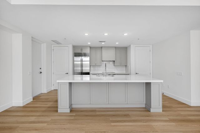 182 Lake Drive 5-301, Palm Beach Shores, FL 33404