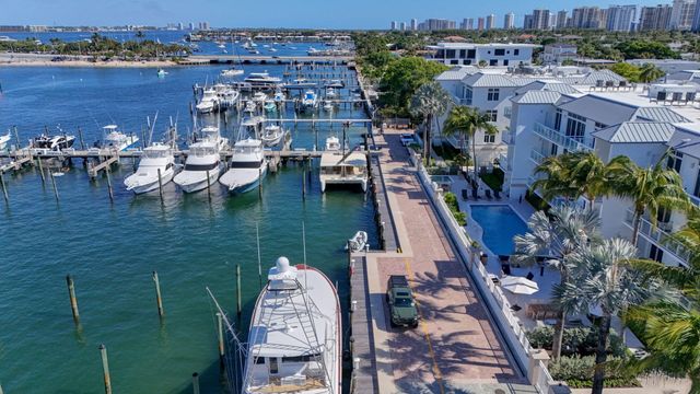 182 Lake Drive 5-301, Palm Beach Shores, FL 33404