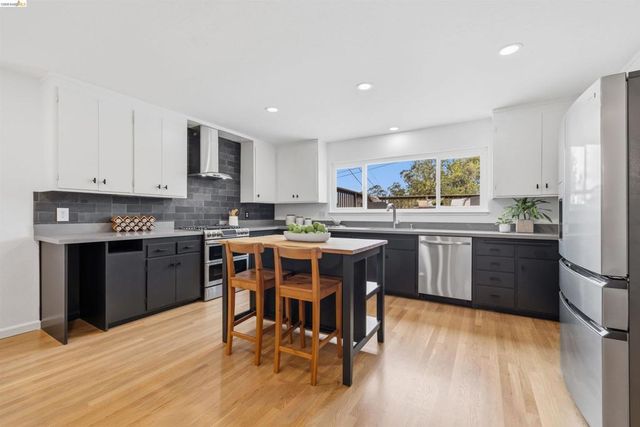 6856 Armour Dr, Oakland, CA 94611