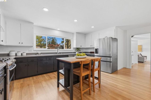 6856 Armour Dr, Oakland, CA 94611