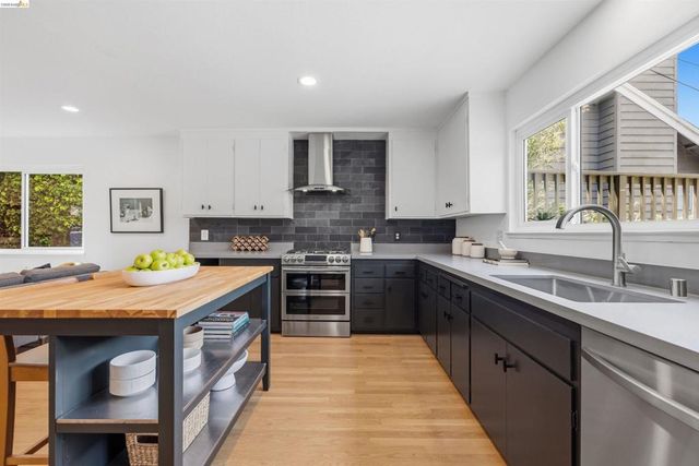 6856 Armour Dr, Oakland, CA 94611