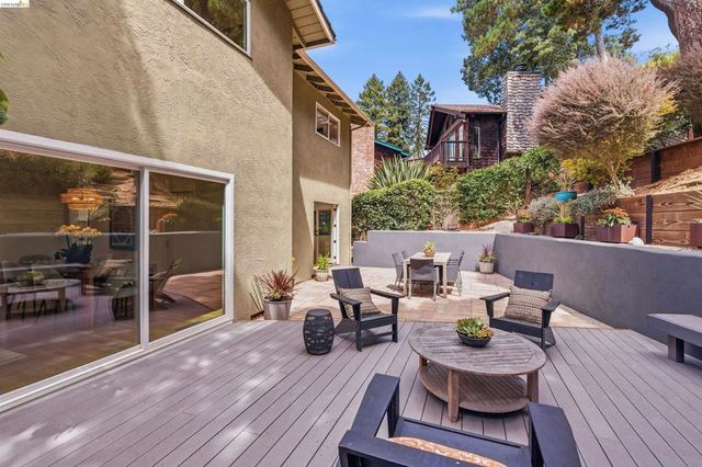 6856 Armour Dr, Oakland, CA 94611