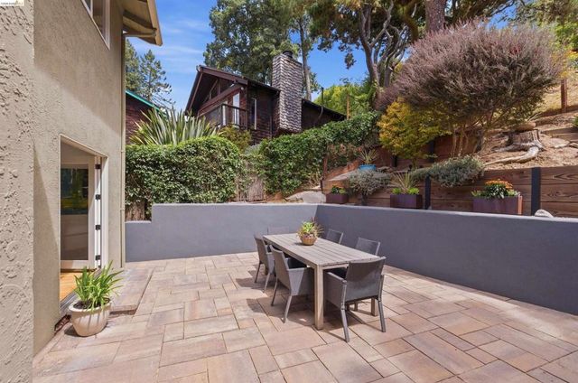 6856 Armour Dr, Oakland, CA 94611