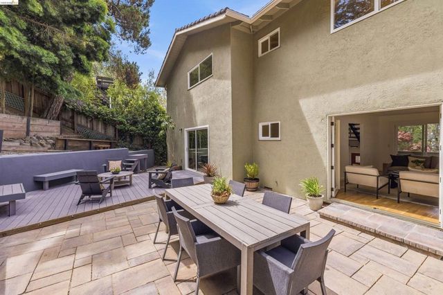 6856 Armour Dr, Oakland, CA 94611