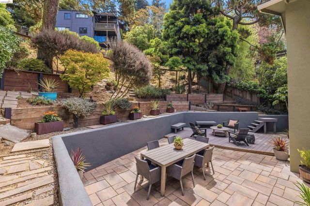 6856 Armour Dr, Oakland, CA 94611