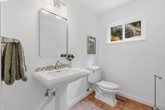 6856 Armour Dr, Oakland, CA 94611