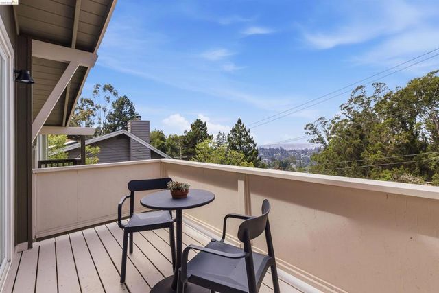 6856 Armour Dr, Oakland, CA 94611