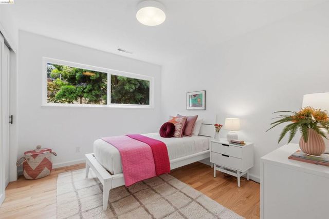 6856 Armour Dr, Oakland, CA 94611