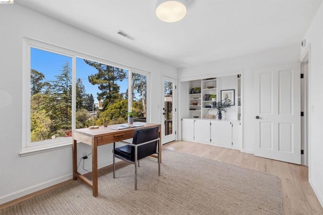 6856 Armour Dr, Oakland, CA 94611