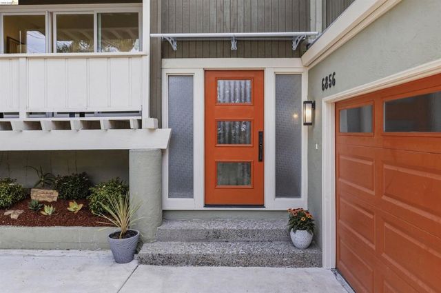 6856 Armour Dr, Oakland, CA 94611