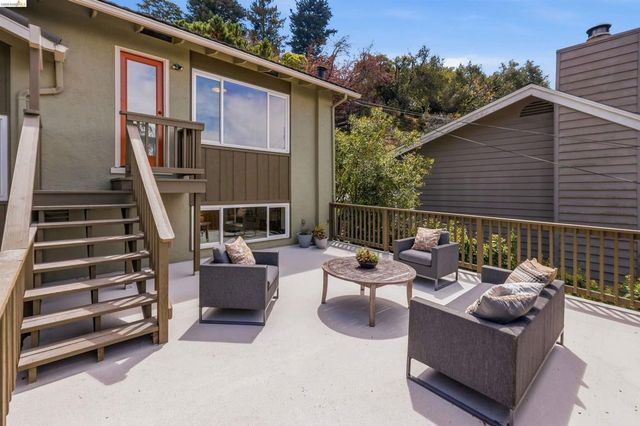 6856 Armour Dr, Oakland, CA 94611